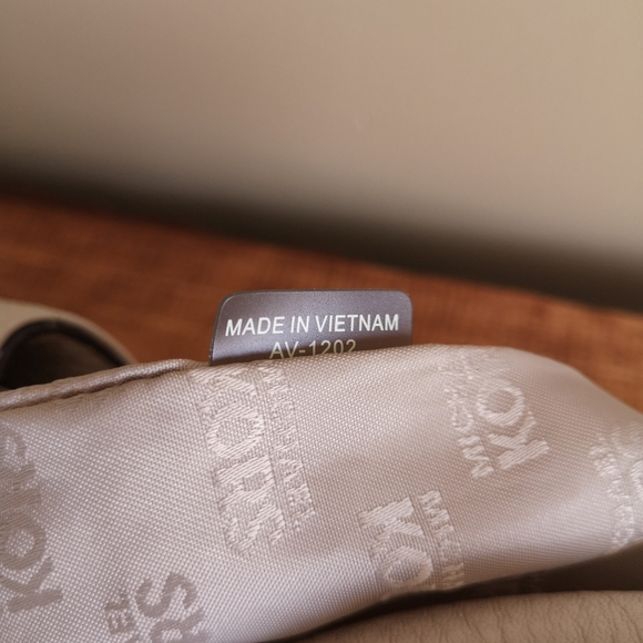 Mk Ring Tote - Picture 5 of 6